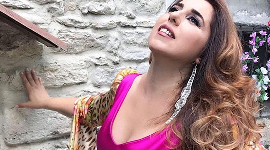 Ülkeyi terk eden Seher Dilovan'dan kadın şarkıcılara olay sözler: Memelerini açıp...