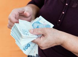 Emekli maaşları için AK Parti’den talep edilen zam miktarı! İşte masadaki zam formülü: En düşük emekli aylığı, kök maaş artışı, seyyanen zam…