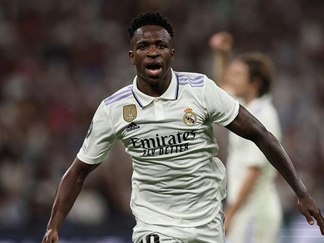 Futbol tarihinde daha önce böyle imza görülmedi! Real Madrid forması giyen Vinicius Junior, tarihe adını altın harflerle kazıyacak