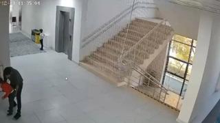 Öğrencisinin nefes almakta zorlandığını fark etti, heimlich manevrası ile hayatını kurtardı