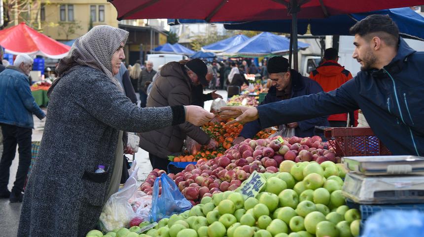 Yılbaşında televizyonun karşısında çerez yemenin bedeli 4 kişilik bir aile için en az 1500 TL!