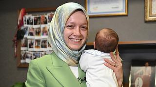 TBMM'ye giren ilk bebek olacak! AK Parti’li Aydemir bebeğini saha çalışmalarında yanından ayırmıyor