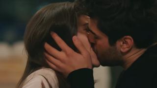 Yalı Çapkını'nda eniştesiyle öpüşmüştü! Beril Pozam ve kocasına mesaj yağdı