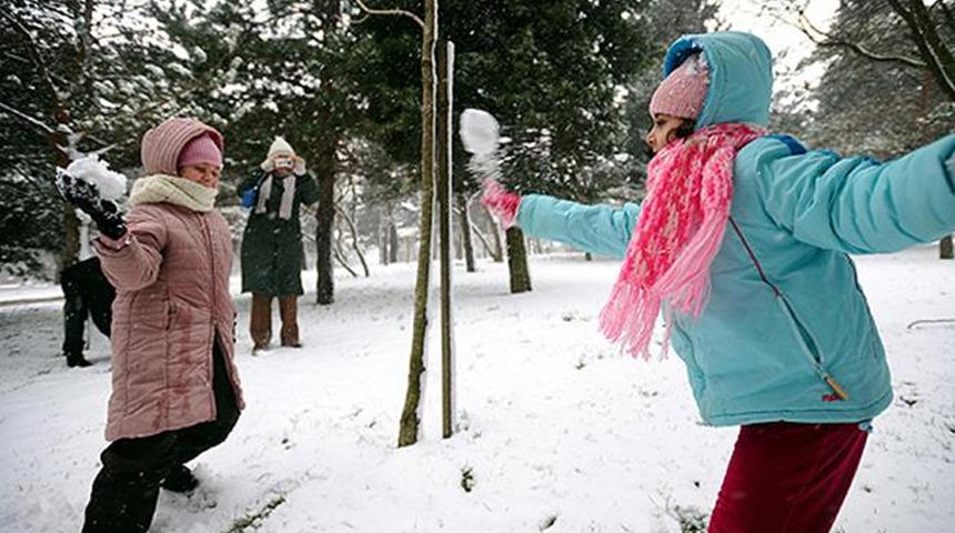 Uşak'ta eğitime kar engeli! Okullar tatil edildi