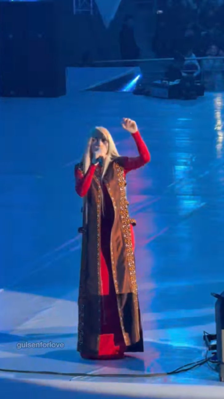Gülşen Türkmenistan'da sahneye tamamen kapalı çıktı! Organizatör böyle istedi o ise paylaşmadı G2