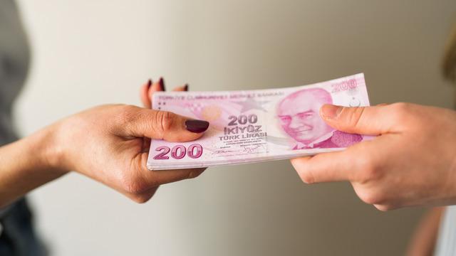 Kredi ve kart borcu olan vatandaşlar bu haber sizi çok yakından ilgilendiriyor! Maaşınızın yüzde 60’ına haciz koyulabilir