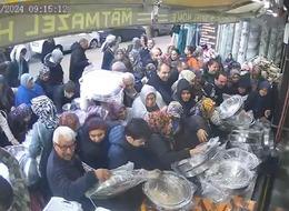 Fiyatı ucuz bulan koştu! İzdiham çıktı... Mağaza sahibi bile şaşırdı 'Müşterilerin arasından sıyrılmaya çalıştım'