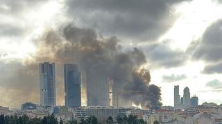 SON DAKİKA | İstanbul semalarına dumanlar yükseldi: Mahsur kalan işçiler zar zor çıktı! Bir yangın söndürülürken öbürü başladı