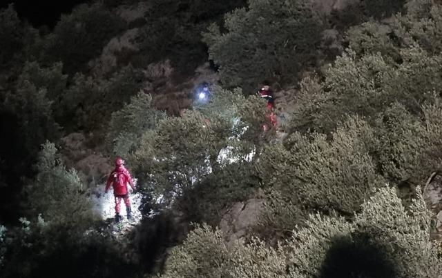 Antalya'da dağlık alanda mahsur kalan 3 kişi kurtarıldı