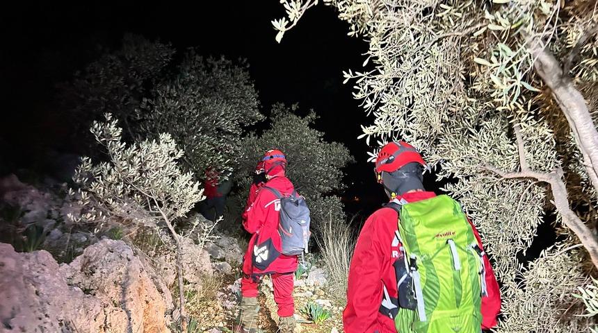 Antalya'da dağlık alanda mahsur kalan 3 kişi kurtarıldı