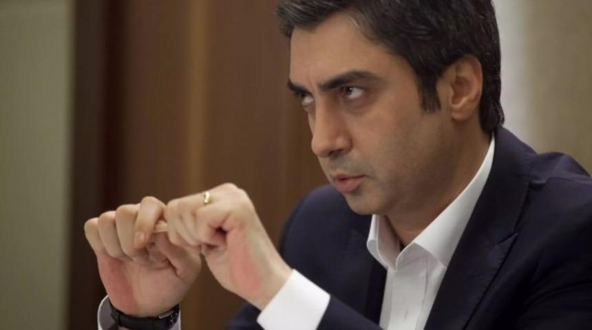 Kurtlar Vadisi'nin Polat Alemdar'ı Necati Şaşmaz Umre'ye gitti maskesini hiç indirmedi! Kırlaşmış saçları ve son görüntüsüne yorum yağdı 