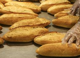 Sessiz sedasız gelecekti ama kırtasiyeci ele verdi! Ekmek zammı kapıda... 1 Ocak'tan itibaren başlayacak