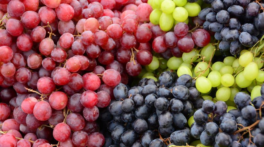 Yılbaşında 12 &uuml;z&uuml;m yeme olayı nedir, neden ve nasıl yapılır? Yılbaşında 12 &uuml;z&uuml;m yemek ne anlama gelir?