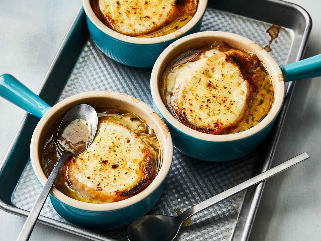 13309-rich-and-simple-french-onion-soup-DDMFS-4x3-31ad7eaa56234d20ae35c3940fd03f36