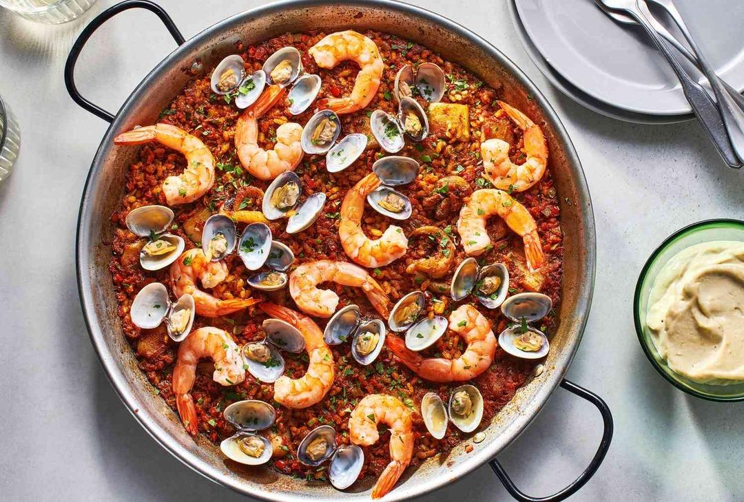 SES-seafood-paella-recipe-7106702-hero-01-de73366ad4a64c61924627ee870eabad