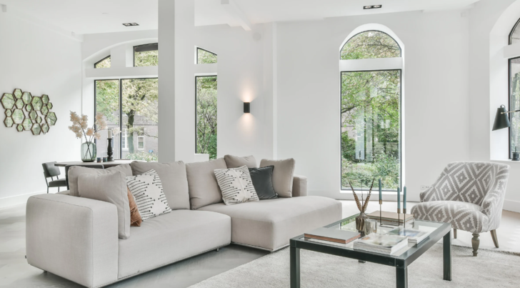 Başlayalım! Salonundaki koltukların rengi nedir?