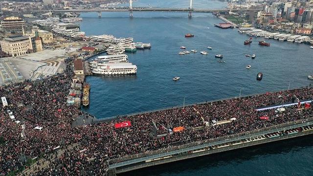 Yeni yılın ilk günü İstanbul'da tarihi buluşma! Yüz binler Gazze için yürüdü