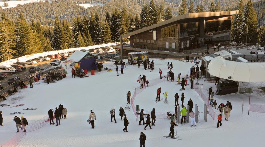 Ilgaz Dağı'nda yeni yıl yoğunluğu! Araç trafiği durma noktasına geldi