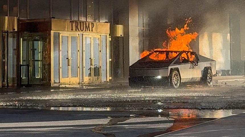 Dünyanın konuştuğu görüntü! Trump'ın otelinin önünde patladı... "Daha önce böylesini görmedik"