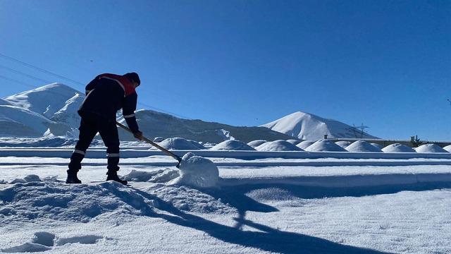 Erzurum adeta dondu! -24,6 ile buz kesen hava Palandöken'de kış tatilcilerinin keyifli vakit geçirmesini alıkoyamadı