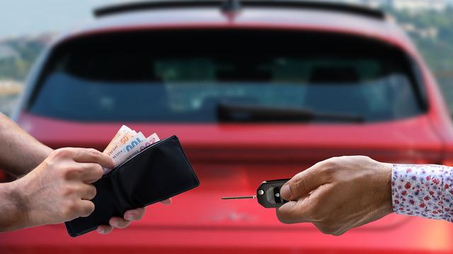 Sıfır ve ikinci el otomobilde bir ücret daha zamlandı! Yüzde 44’lük artış sonrası işte yeni fiyatlar…