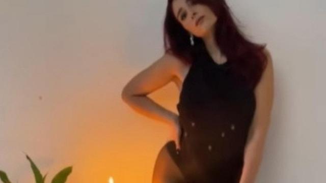 Ünlü türkücü Mahmut Tuncer'in kızı Gizem Tuncer mayolu yeni yıl kutlamasıyla gündemde! Görenler anlam veremedi 