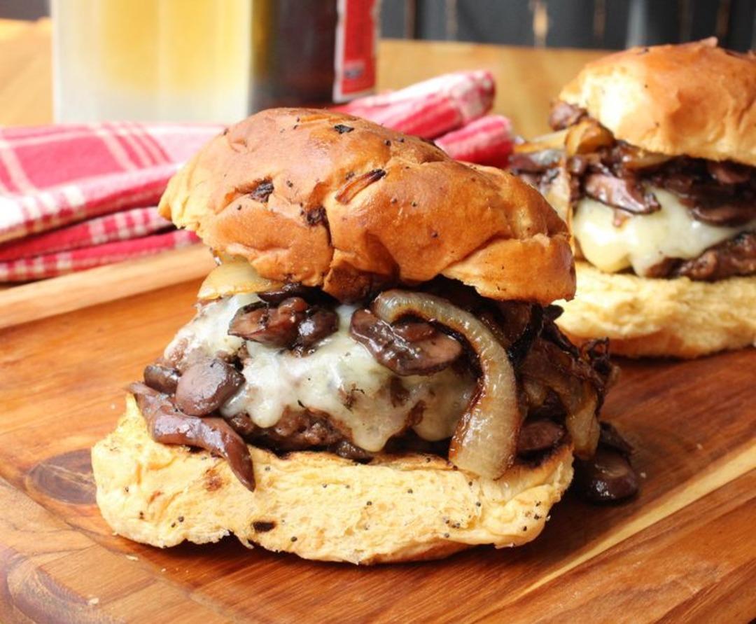 d3a3222e274c28f06a50e9e26cec1b05--burgundy-mushrooms-mushroom-swiss-burger