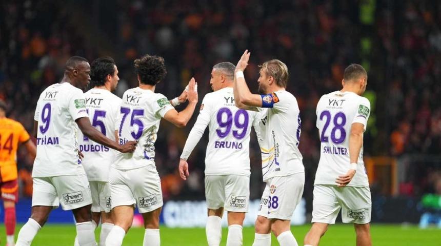 Süper Lig'de imzalar atıldı! Yılın ilk transferi gerçekleşti... Resmi açıklama geldi