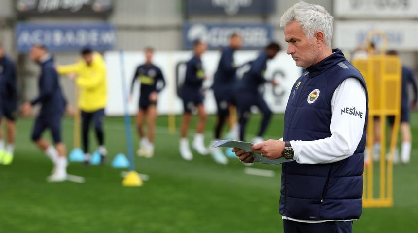 Mourinho dünya yıldızlarının peşinde! Fenerbahçe ara transferde büyük oynuyor... Listesi ortaya çıktı 