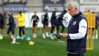 Mourinho dünya yıldızlarının peşinde! Fenerbahçe ara transferde büyük oynuyor... Listesi ortaya çıktı 