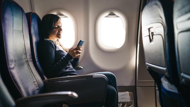 Uçaklarda telefon neden yasak? Uçaklarda telefon neden kapatılır? Uçakta telefon açık olursa ne olur?