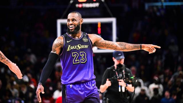 Lakers evinde kazandı