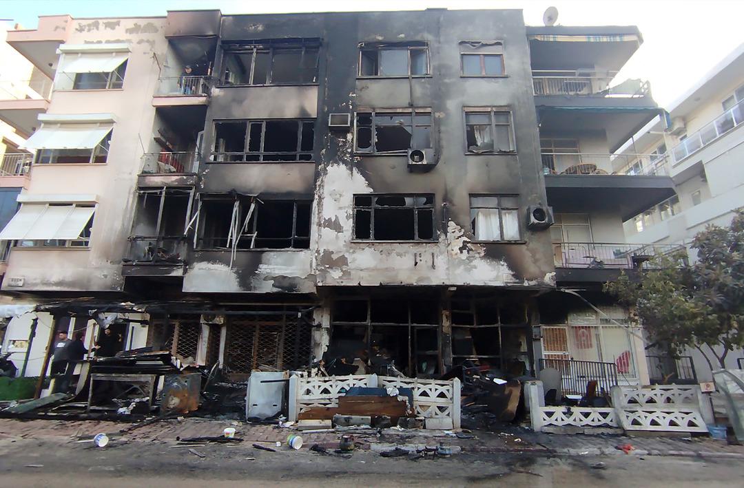 Televizyon tartışması facia ile sonu&ccedil;landı! İş yerinde &ccedil;ıkardığı yangın t&uuml;m binayı k&uuml;le &ccedil;evirdi