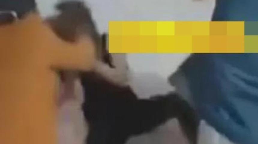 Kocasını aldatırken kayınvalide ve kayınpederine yakalandı! İhaneti görünce öfkeden deliye döndüler... Sosyal medyada gündem yaratan görüntüler