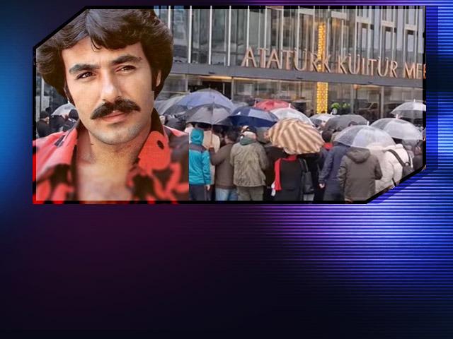 Ferdi Tayfur'a son veda! Şarkıları söylendi gözyaşları sel oldu! Tören alanında izdiham... İbrahim Tatlıses ve Orhan Gencebay böyle anlattı