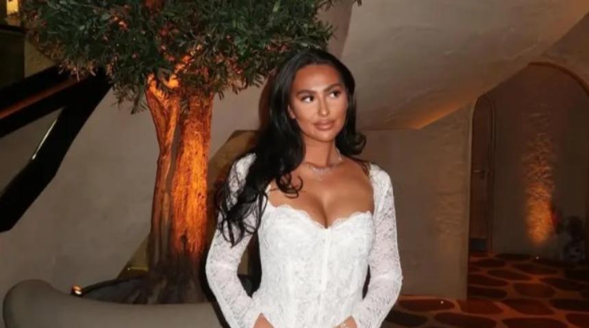 Sosyal medyadaki tüm eleştirilere rağmen zenginliğini övmeye doyamadı! "Saçımı kendim yıkamak için çok zenginim"