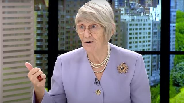 Canan Karatay bu kez de Bill Gates'a kafa tuttu! Bütün aşılara karşıyım dedi ve ekledi: Hepsi çok tehlikeli!