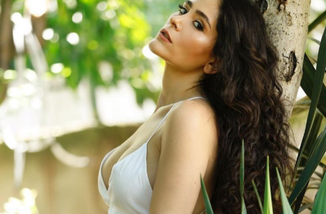 Mayolu videosu olay olmuştu! Türkücü Mahmut Tuncer'in kızı o pozlarıyla gündemde...