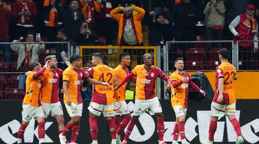 Galatasaraylı futbolcular Göztepe galibiyetinin ardından açıklamalarda bulundu: yıldız oyuncudan Fenerbahçe sözleri! Kaan Ayhan, Lucas Torreira, Gabriel Sara...