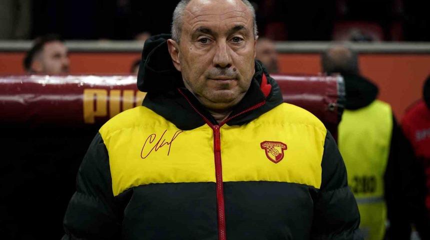 Galatasaray maçının ardından Stanimir Stoilov da hakemleri hedef aldı! "Kendilerini geliştirmeliler..."