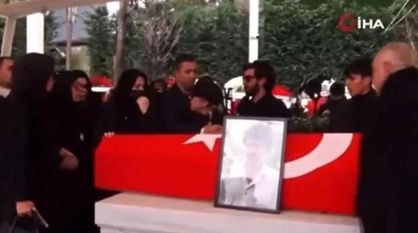 Tabutun başında küfürler havada uçuşmuştu... Ferdi Tayfur'un yeğeninden Nejla Nazır'a da sert sözler: Sen Ferdi Baba yaşarken...