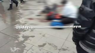 Bursa'da kan donduran görüntüler! Husumetlisini sokak ortasında defalarca kez bıçakladı
