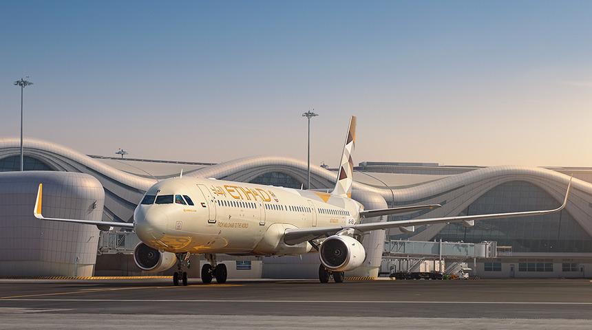 Melbourne Havalimanı'nda korku dolu anlar! Yolcu uçağının iniş takımları alev aldı