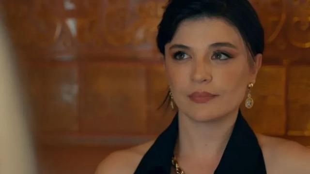 Leyla'nın Nur'u Gonca Vuslateri  evine metroyla döndü! Yere oturup gizlice fotoğrafını çekenlere seslendi! 