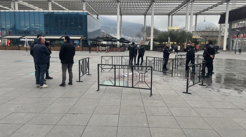 Bursa'da yeğeni tarafından bıçakla ağır yaralanan kişi hastaneye kaldırıldı