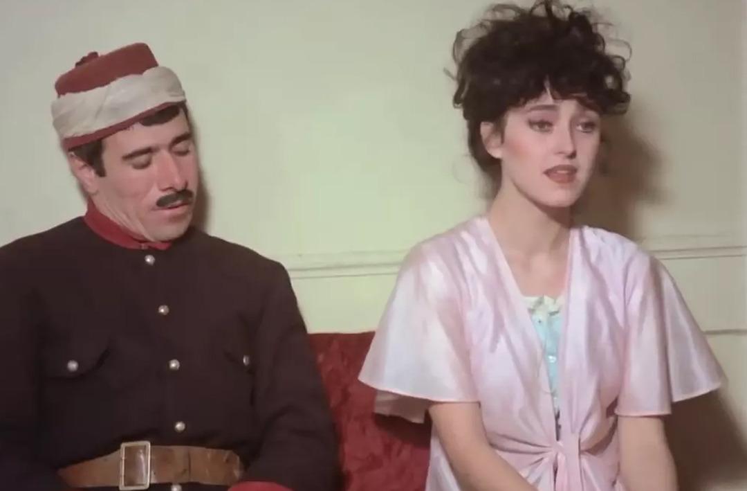 Yaprak &Ouml;zdemiroğlu&rsquo;nun 61 yaşında değişmeyen g&uuml;zelliği... Şekerpare&rsquo;nin unutulmaz yıldızının son hali g&uuml;ndemde