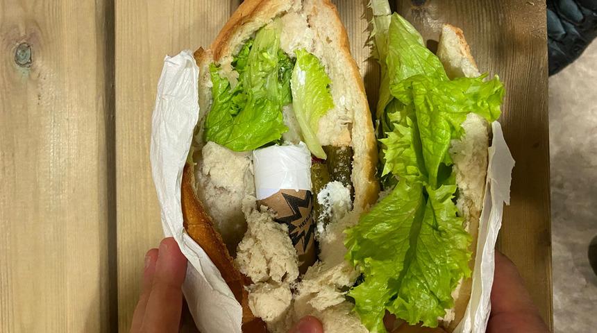 Trabzonsporlu taraftarlar, stada sandviç içinde meşale sokmaya çalışırken yakalandı