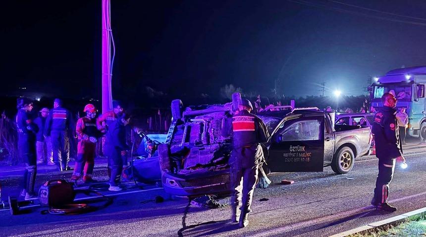 Muğla'da otomobil ile pikabın çarpıştığı kazada 2 kişi öldü