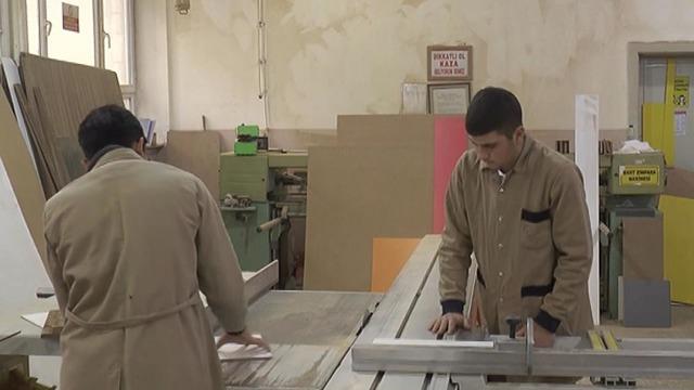 Lise öğrencileri okurken para kazandı! 1 yılda 1,6 milyon lira ciro yaptılar