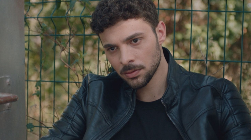 Yabani'nin çekimleri biter bitmez saçlarını sıfıra vurdu! Halit Özgür Sarı yeni imajıyla gündem oldu kimse tanıyamadı!